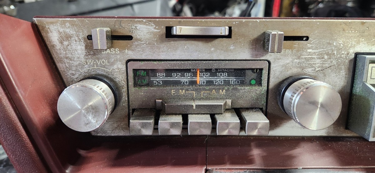 DATSUN 79- 80 280ZX OEM HITACHI AM/ FM STEREO CASSETTE PLAYER W