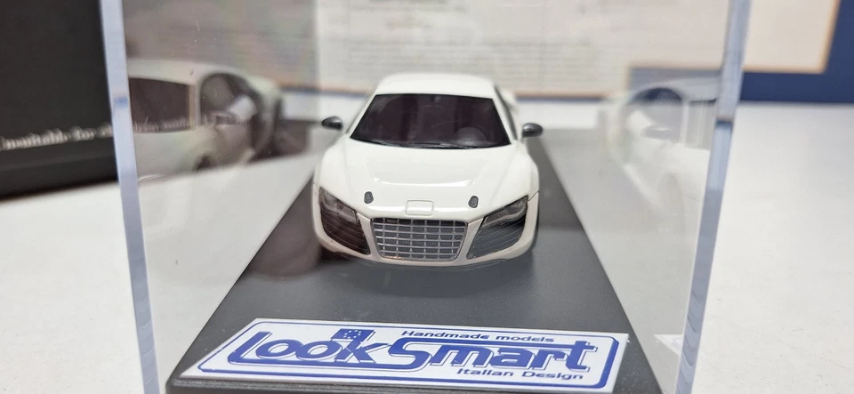 LOOK SMART - AUDI R8 E-PERFORMANCE - WHITE  - 1:43 SCALE MODEL CAR LSEP - Image 3 of 4