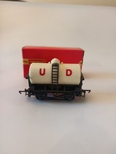 Hornby R.015 United Dairys Milk Wagon 00 Gauge Model Railways