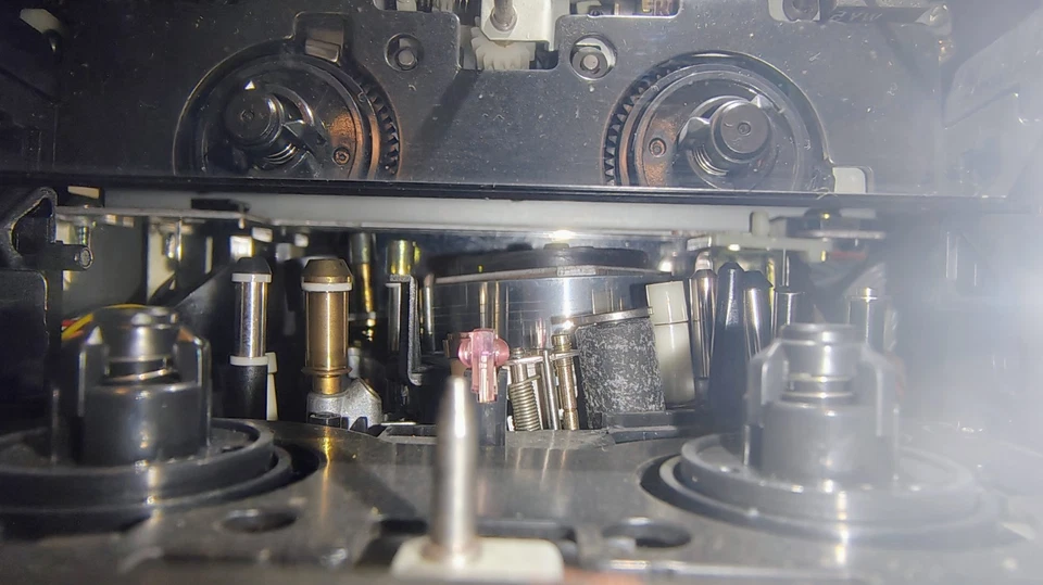 LETTORE VIDEOREGISTRATORE VIDEO 8 PIONEER VE-D70 VIDEO8 GUASTO, NON FUNZIONANTE - Immagine 3 di 4