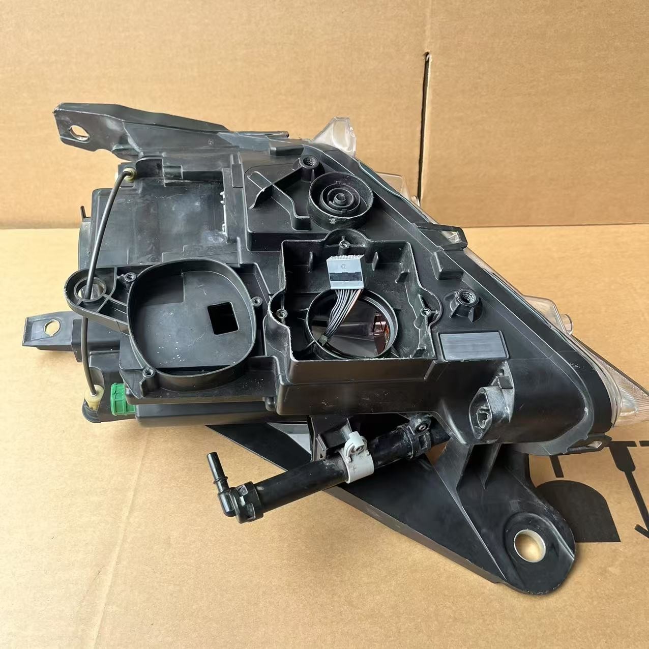 Maserati Quattroporte Right Xenon HID Headlight 2014-2017 670001625