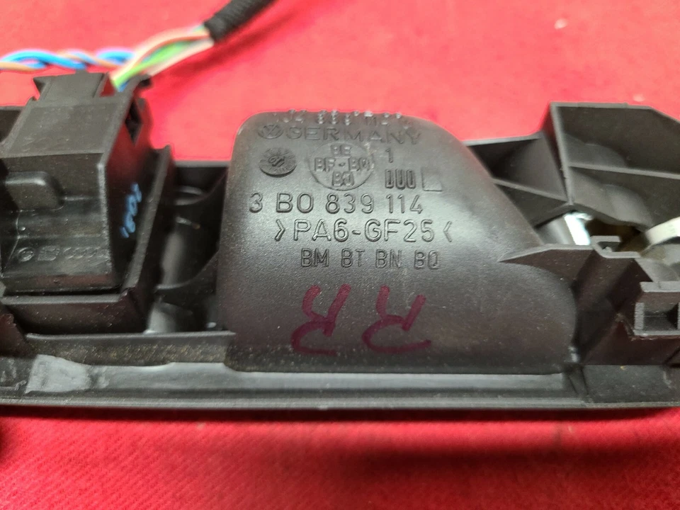 1998 - 2005 Volkswagen Passat - Rear Right Interior Door Handle - 3B0839114 - Image 4 of 4