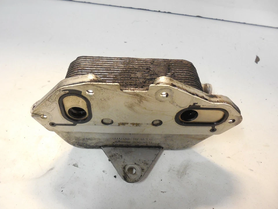 05-17 Enfriador de aceite motor Audi A6 06E117021 G Foto 4 de 4