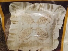 Vtg 1984 NEW Colonial Welcome 14x14 Throw Pillow Candlewicking Embroidery Kit