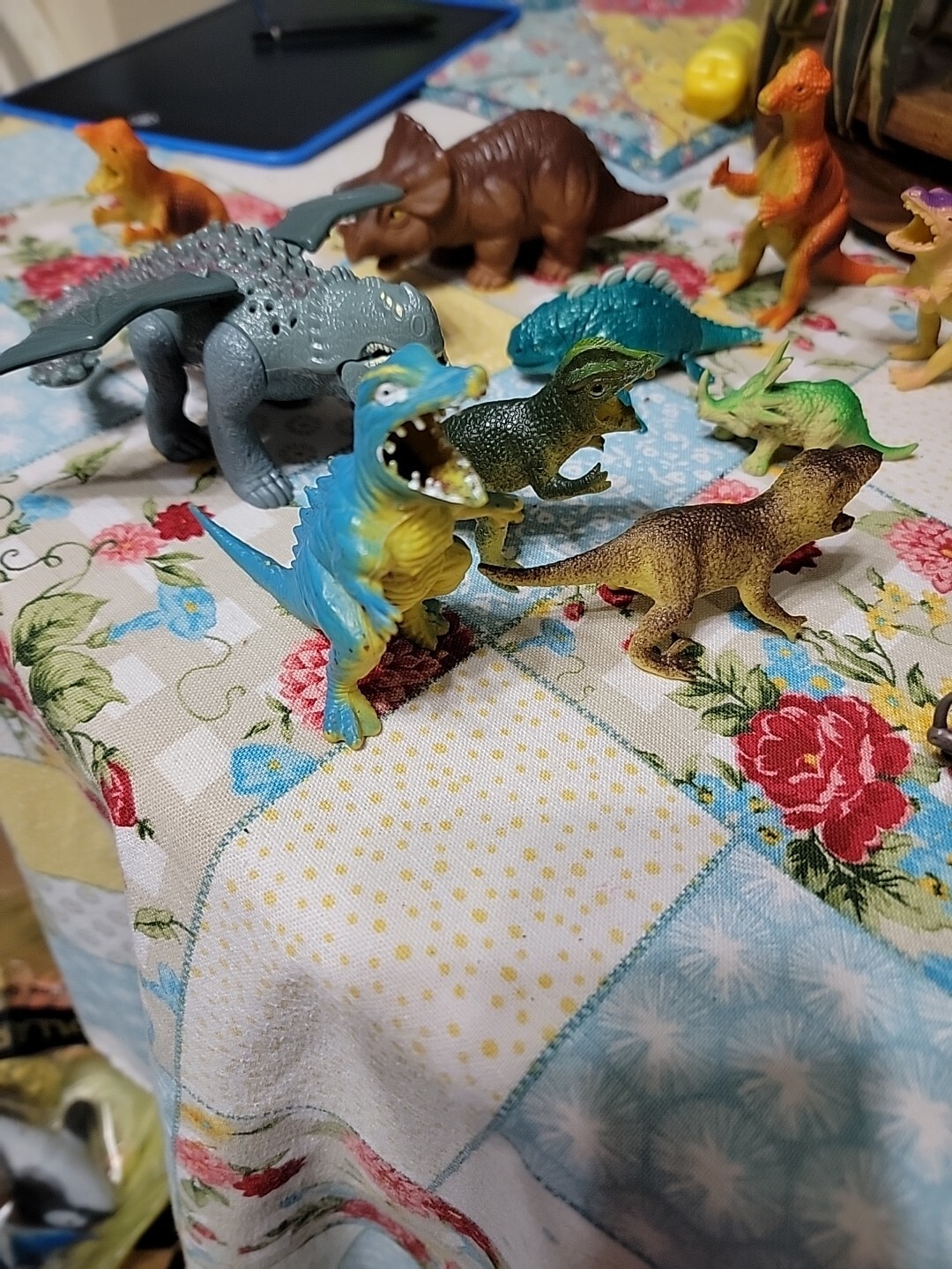 Lot Of 15 Assorted Dinosaur Figure Toys