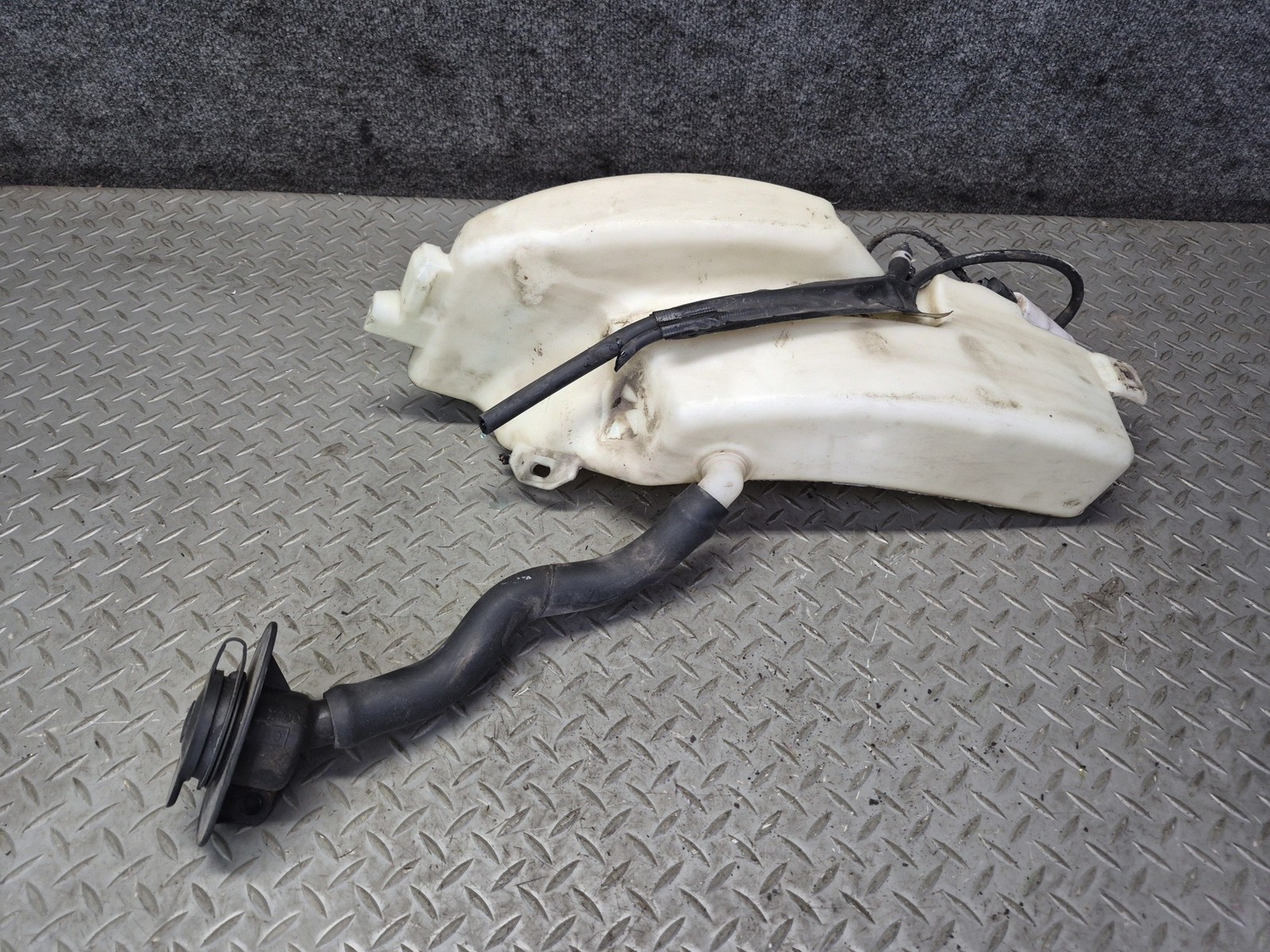 Bentley Continental GT 2003-2010 Washer fluid