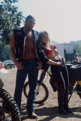 Dan Stroud Heather Thomas appearing in the ABC tv show Fall Guy' Old Photo 1