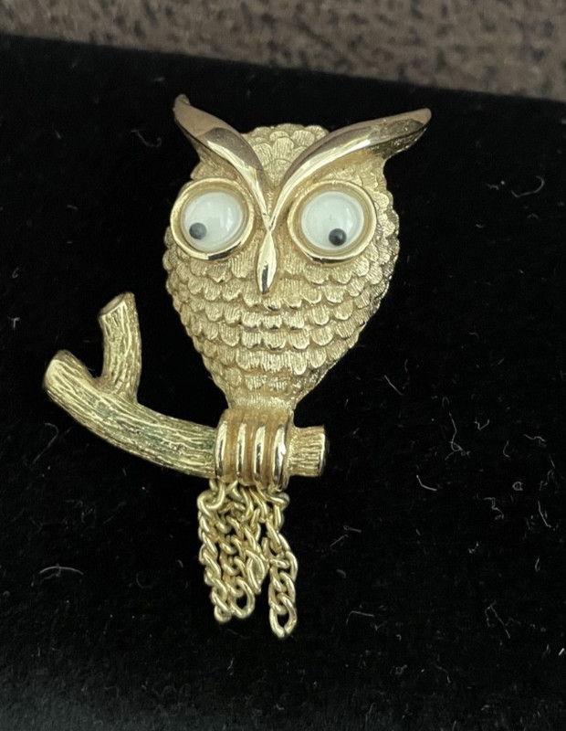 Vtg Avon Googly Eyed Owl Brooch Pin Goldtone  Fashion Jewelry