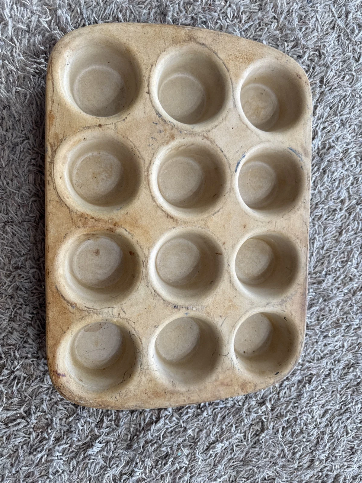The Pampered Chef Family Heritage Stoneware 12 Cupcake Muffin Pan Baking Stone