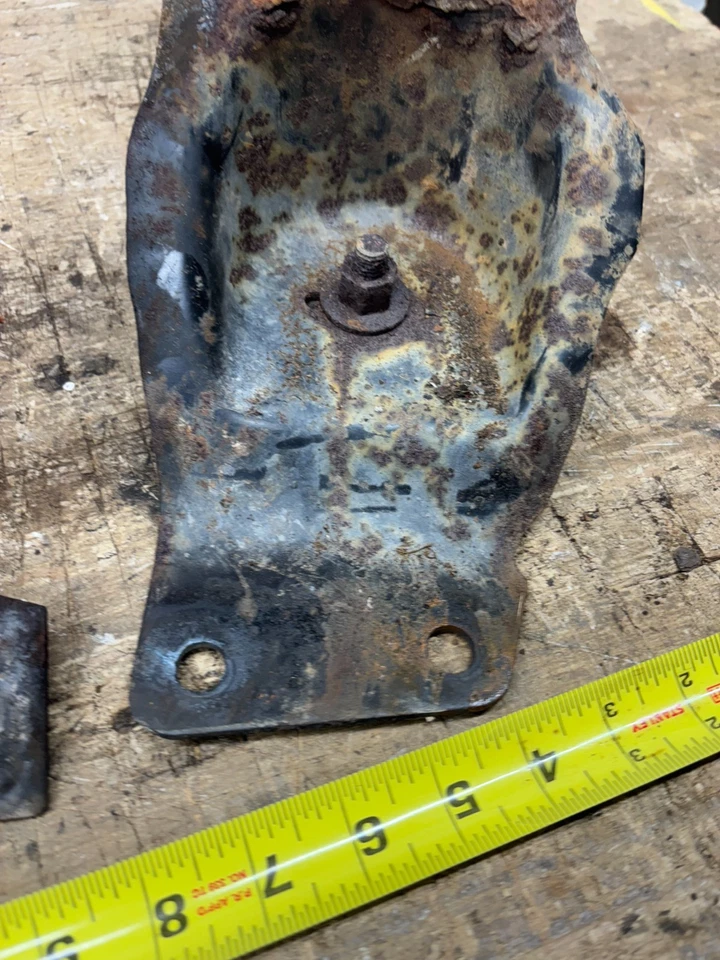 1980-1997 FORD F150 F250 BRONCO 300 6 CYLINDER 4.9L ENGINE MOTOR MOUNT PERCHES - Image 4 of 4