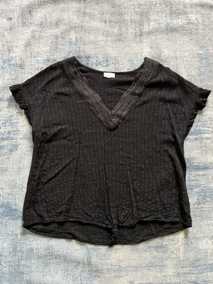 Hem & Thread Black Textured Stripe V Neck Tie Front Ruffle Sleeve Tee Large