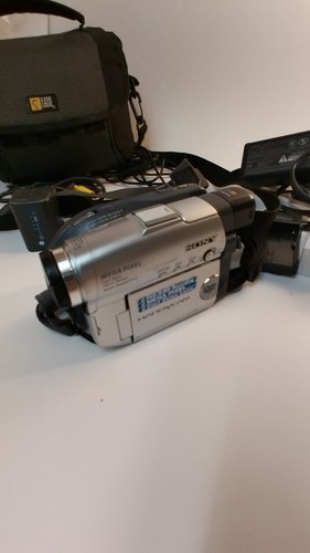 Sony Handycam DCR-DVD201 Digital Video Recorder Kit DVD Player - Picture 9 of 14