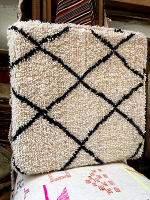 Handmade Berber rug Pouf, Moroccan carpet Pouf, Vintage Moroccan Wool pouf