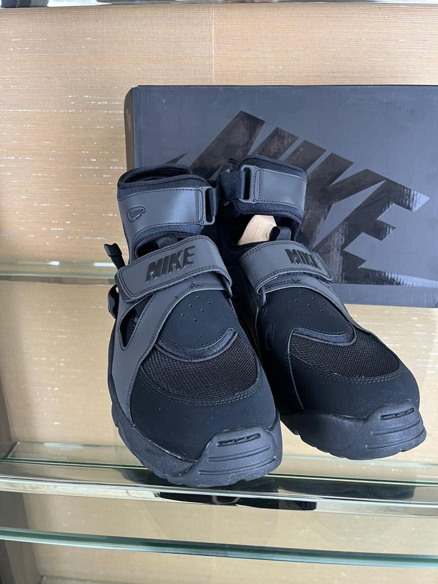 black nike edition air carnivore sneakers