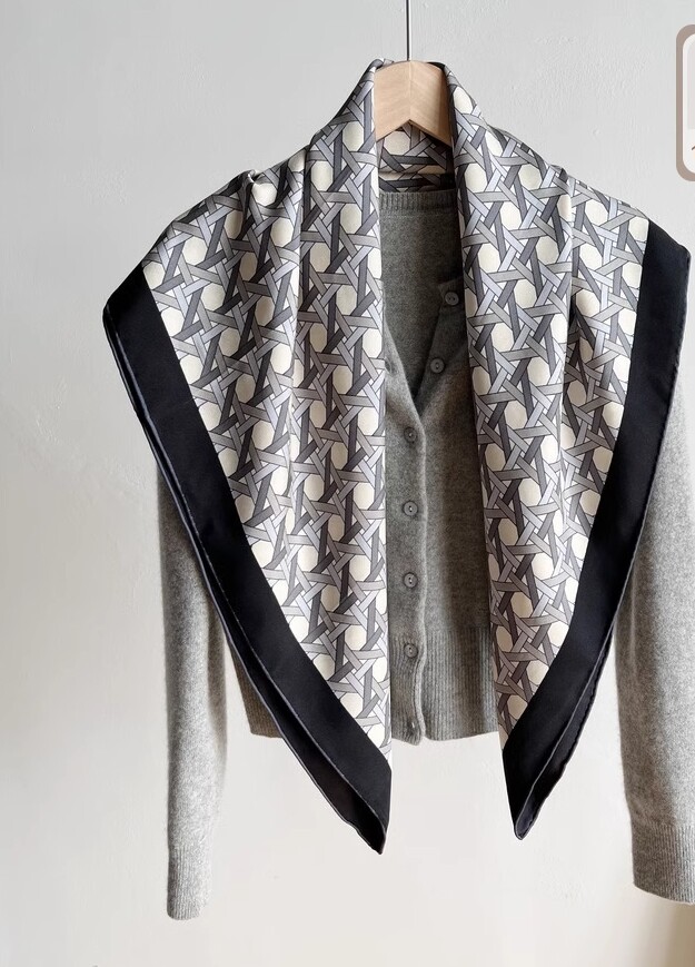Pure 18Momme Twill Silk Scarf Bandana Bamboo Weave Print Square Shawl 35