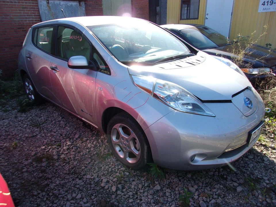Used Front Left Door fits: 2011 Nissan Leaf electric Front Left Grade A Foto 2 de 4
