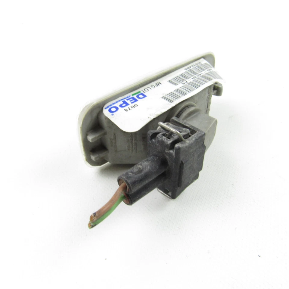 2000 Mercedes Benz Side Repeater Light Assembly Left/Right OEM 340-1403N-AS - Image 3 of 4