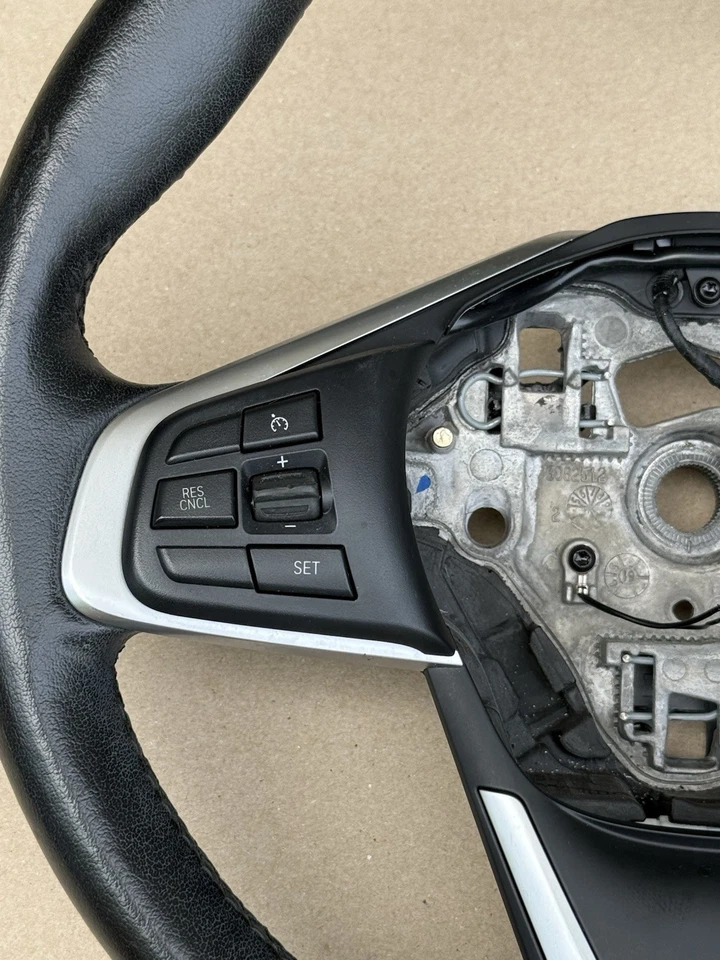 BMW X1 F48 2016-2021 volante OEM cuero negro Foto 2 de 4