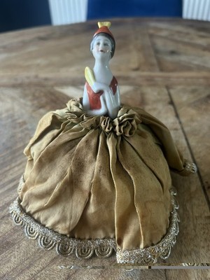 Vintage Miniatur Porzellan Half Doll Nadelkissen mit Satinrock - 3 Zoll
