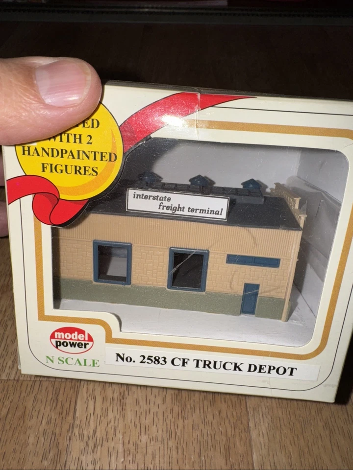 Model Power, CF Truck Depot, Lighted w/Figures #2583 - Image 2 of 3