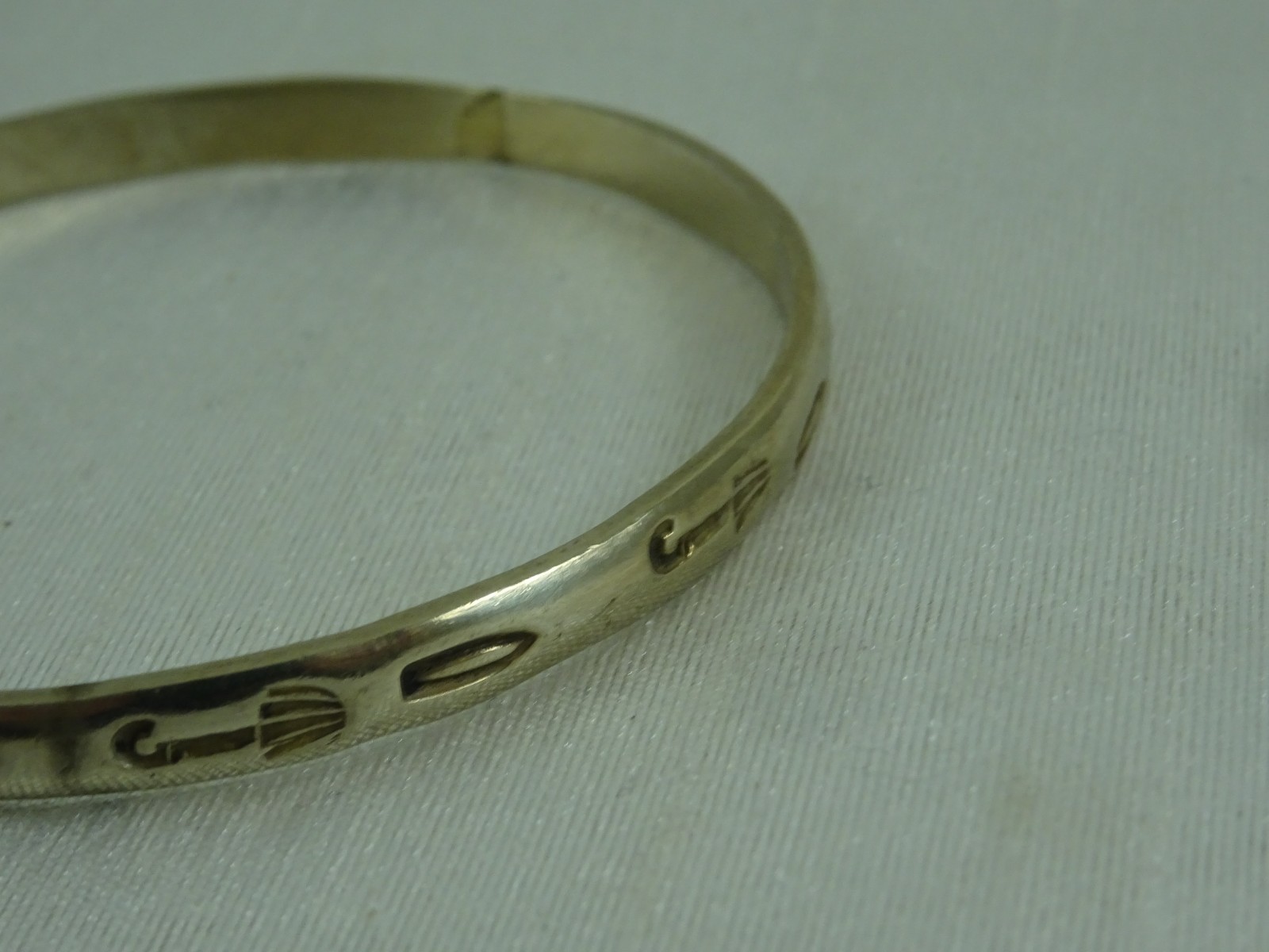 Solid Sterling Silver 925 Engraved Umbrella's Ban… - image 2