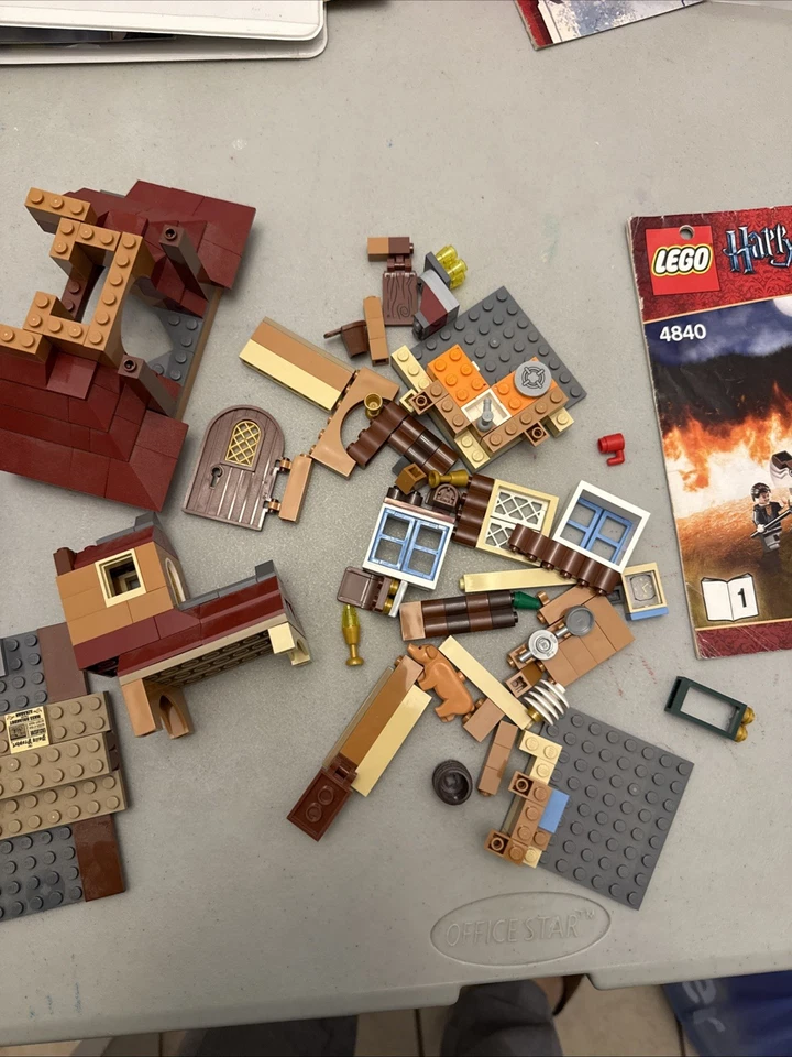 Authentic LEGO Harry Potter The Burrow 4840, NO Minifigs INCOMPLETE Set Parts - Image 3 of 4