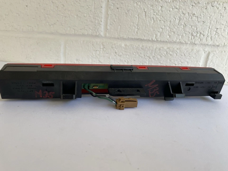 Третий стоп-сигнал 2006-2010 Infiniti M35 M45 от оригинального производителя - Изображение 3 из 4