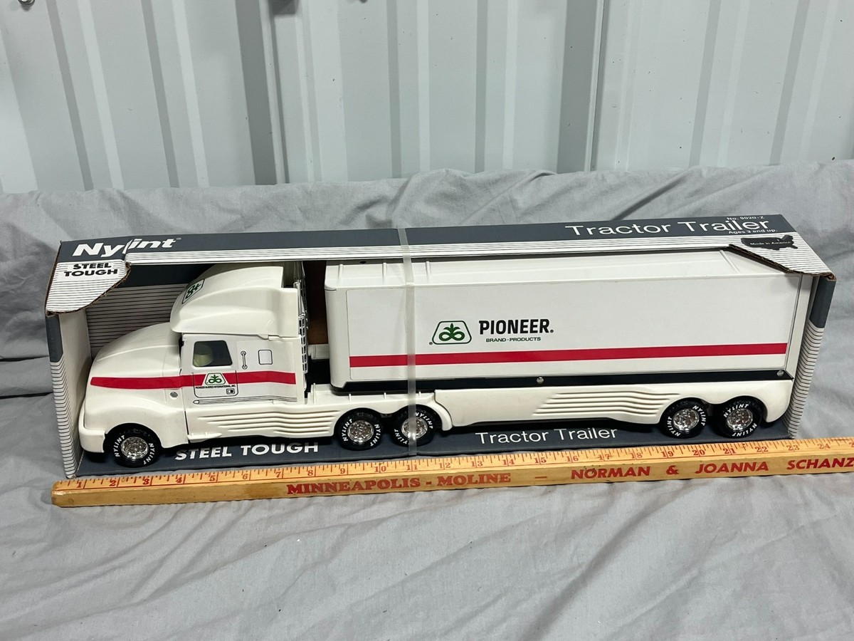PIONEER Hybrid Seed Corn NYLINT Semi Truck and Trailer NIB Steel