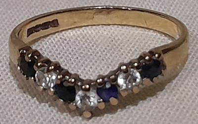*KLEINER QUERLENKER-Ring 9 kt Gelbgold ''dunkelblaue Saphire & Diamanten'' Größe (G)*