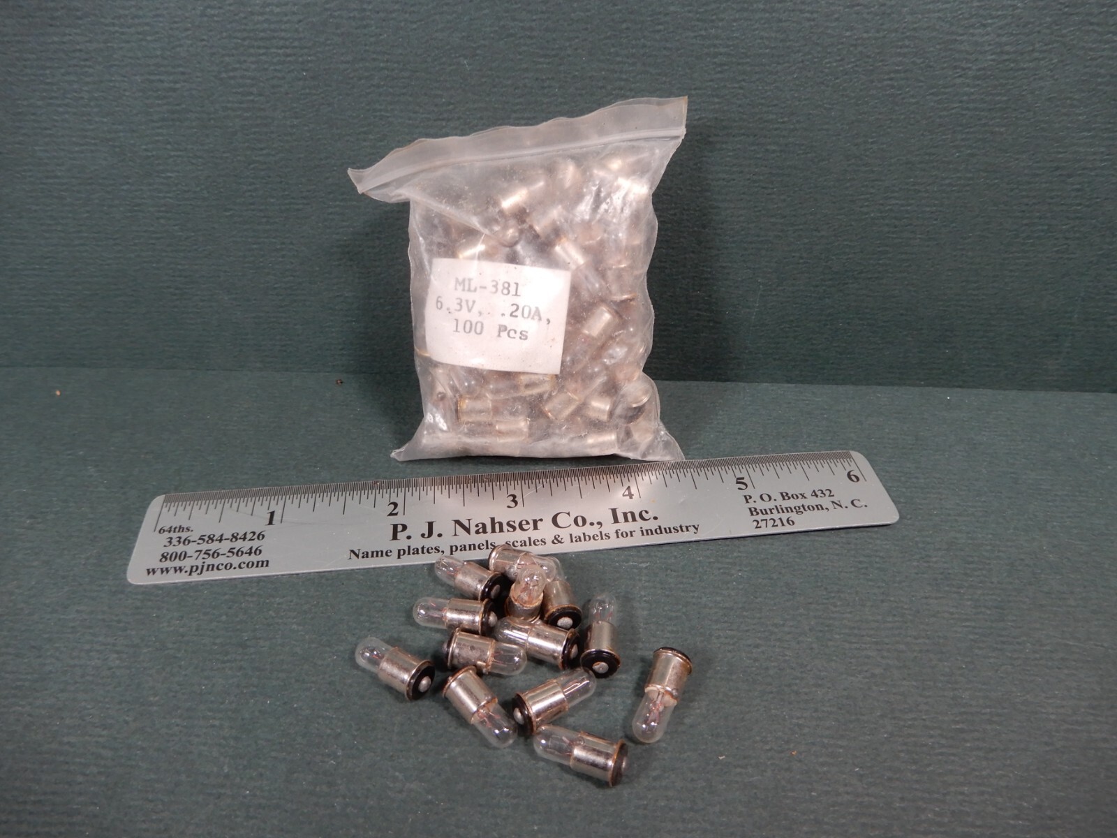 Unbranded Vintage ML-381 381 Midget Flanged Base 6V .2A Light Bulbs Qty ...