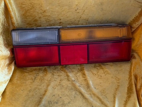 VW Polo II Rückleuchte Leuchte RECHTS mit Lampenträger Rücklicht 873945112 HELLA