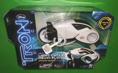 Topps Disney TRON Kevin Flynn カード TRON Legacy LIGHT CYCLE: KEVIN FLYNN Lights Up NEW Sealed Series 1