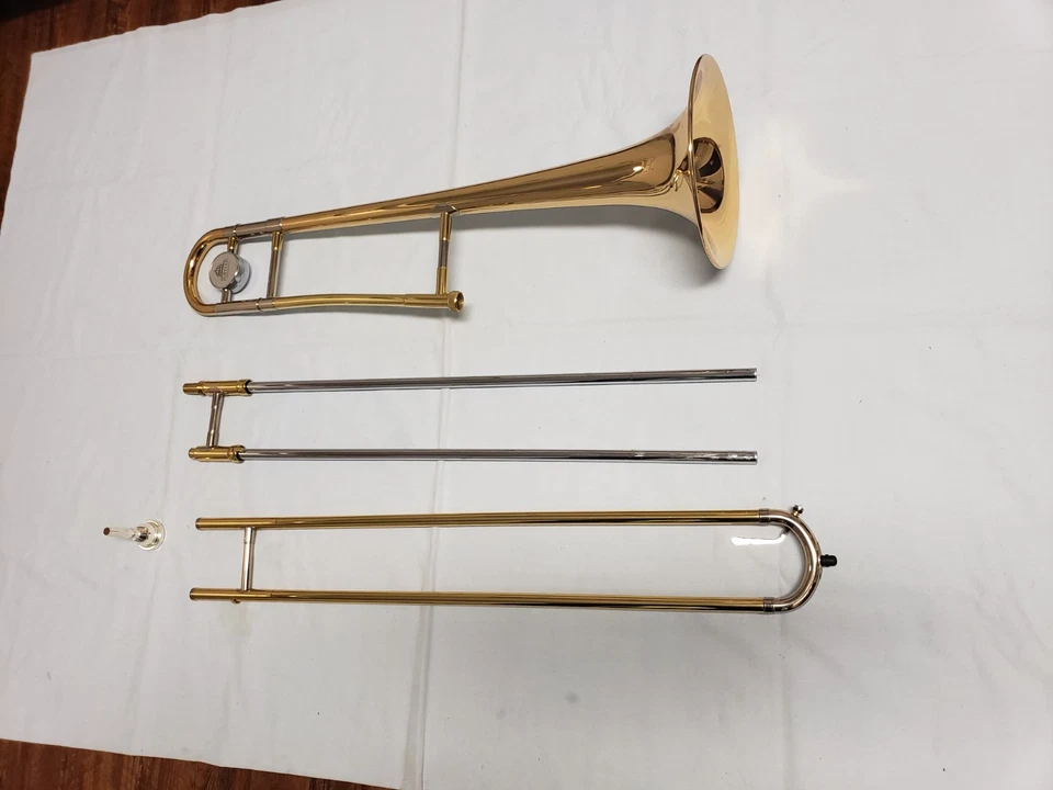 Trombón tenor Jupiter CEB-630 edición Capitol con estuche - casi como nuevo Foto 3 de 4