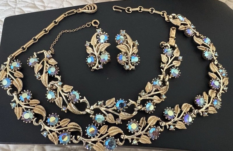 Vtg Coro Signed Gold Tone Leaf & Blue AB Necklace Bracelet Earrings Set