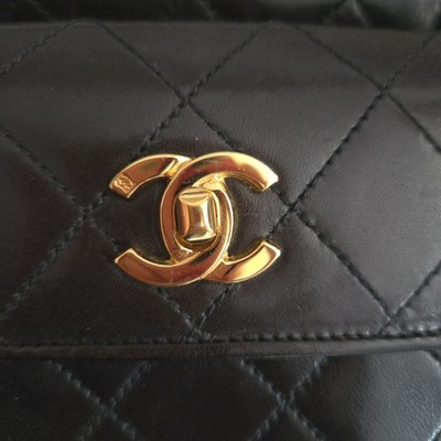 CHANEL Damen Umhängetasche Leder schwarz gesteppt Kette CC Drehverschluss
