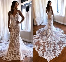 Gorgeous A-line Mermaid Wedding Dress with V-neck Applique Lace Bridal Gown