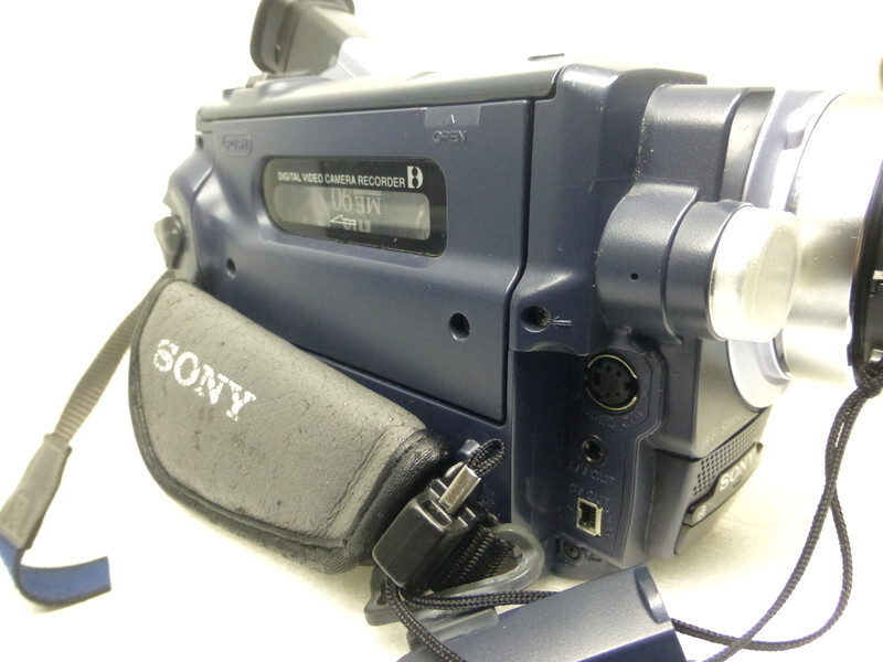 CAMESCOPE CAMERA SONY DCRTRV140E PAL DIGITAL8 + k7 HI8 BON ÉTAT DE