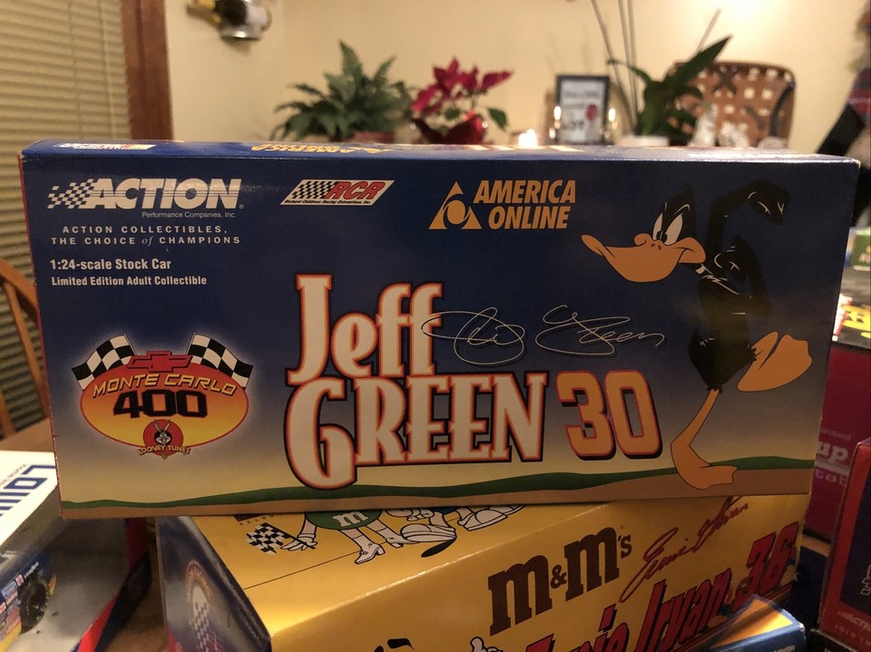 Mike Skinner LE #31 Lowe's / Looney Tunes 2001 Monte Carlo 1:24 Die-Cast Car | Pristine Auction