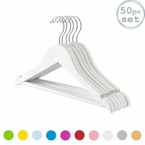 Weiße Kleiderbügel aus Holz