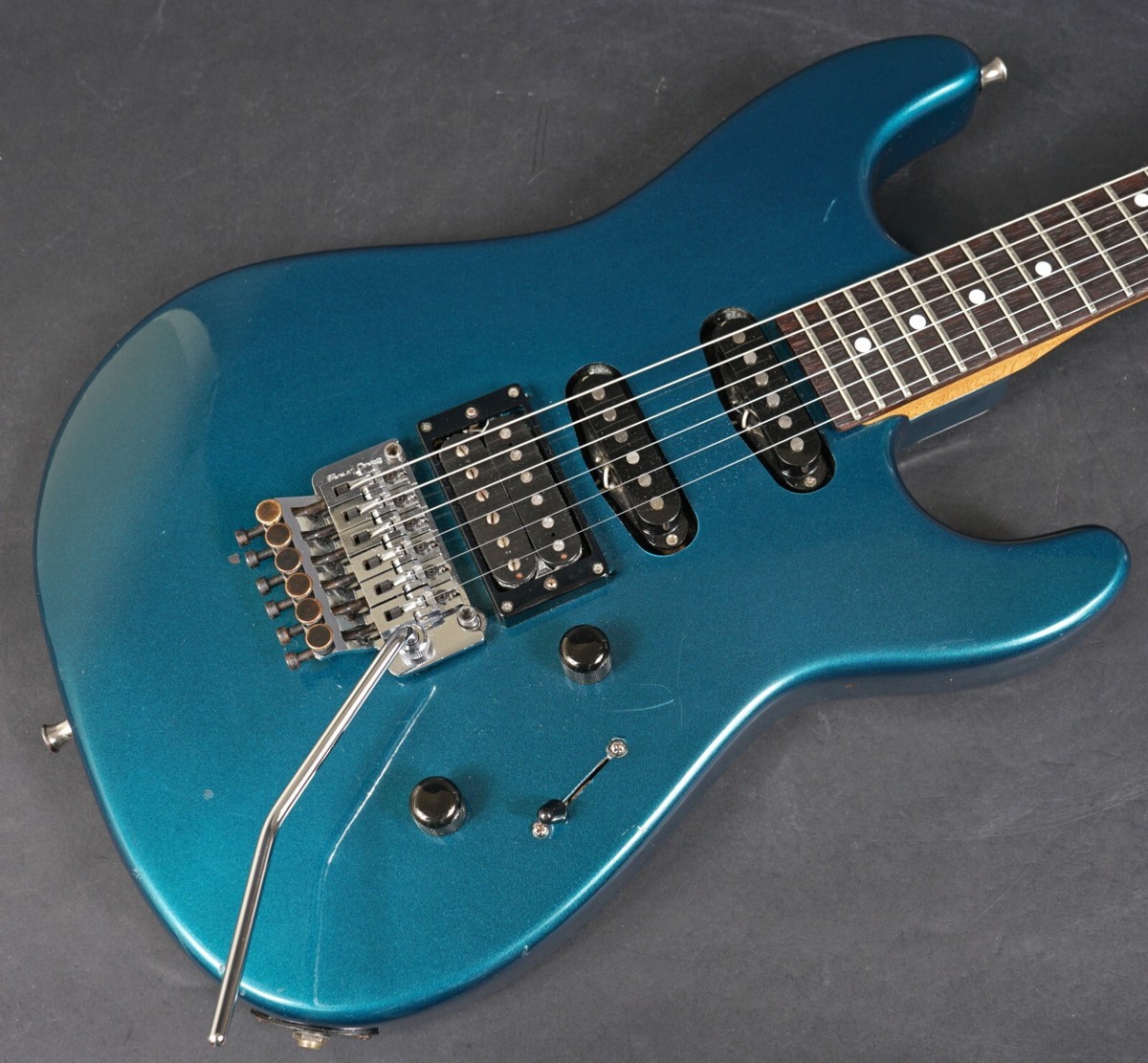 Charvel シャーベル Model-3 モデル3 80年代 後期 Uncle Ike's Music & Sound - Vintage 80's Charvel Model 3