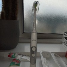 Philips Sonicare Sonic Electric Toothbrush Handle White/Silver + Case