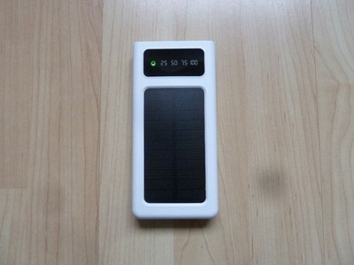 SOLARPOWERBANK WEIß USB-C + MICRO-USB MIT 4 LADEKABELN weiss CE-Zeichen RoHS