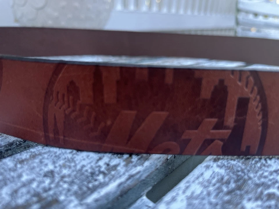 LFGM!  Bonito cinturón de cuero marrón marca New York Mets talla 40 Foto 2 de 4