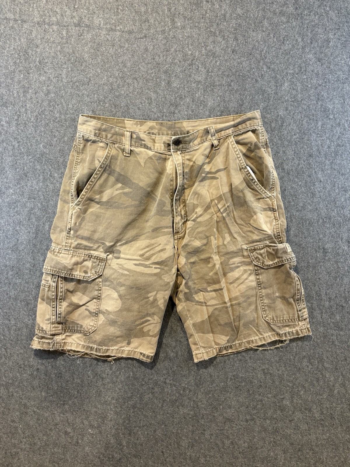 Wrangler Shorts Men’s 34 Camouflage Cargo Baggy Distressed