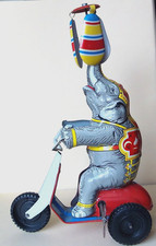 Blechspielzeug Elefant auf Dreirad mit Propeller Germany US Zone Antik ca. 1950