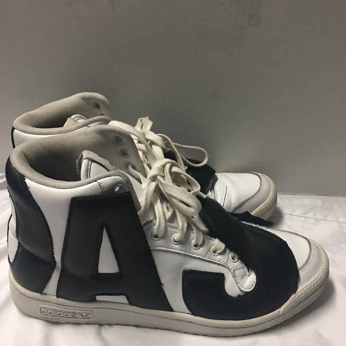 Adidias Jeremy Scott JS Letters Q34114 Sneaker Mens US Sz 8 Black