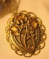Large Heavy Scalloped Goldtone Textured Leafy Swirls Floral Pendant Necklace