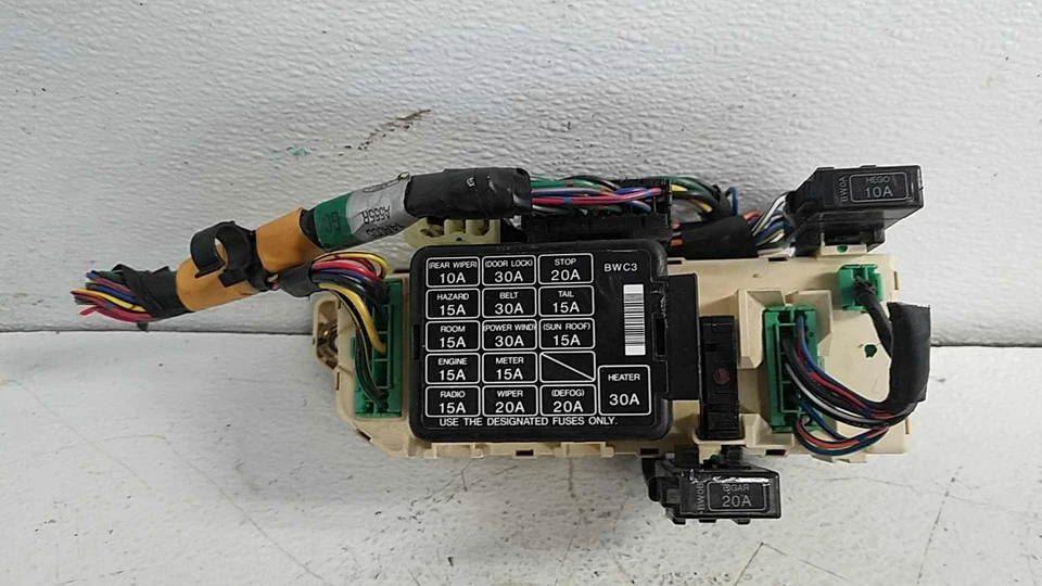 CAJA DE FUSIBLES CABINA INTERIOR FORD ESCORT TRACER 91-96 Foto 2 de 4