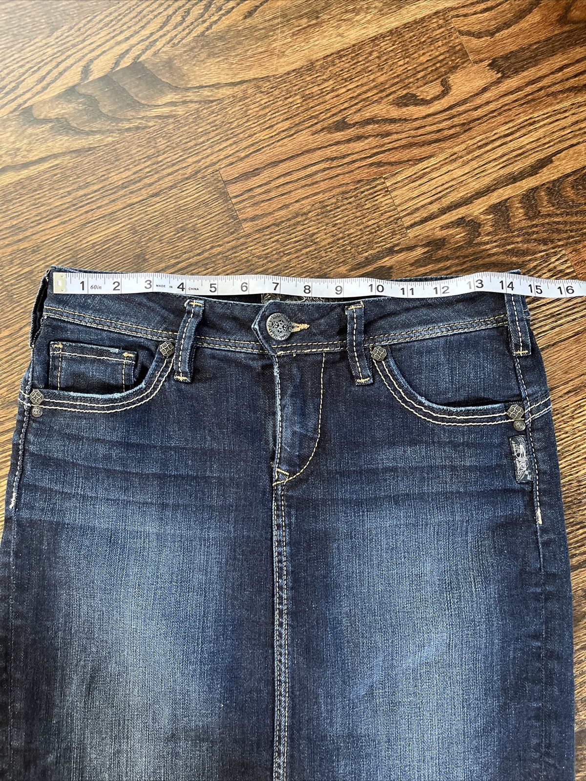 Silver Jeans Emma Denim Short Skirt Actual Size Waist 28 Dark Wash - View 7