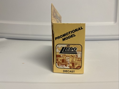 LLEDO USA DENNIS PARCEL VAN FOR HAROLDS PLACE MERRY CHRISTMAS MINT/BOXED - Picture 2 of 6